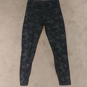 Fabletics Camo powerhold size Med